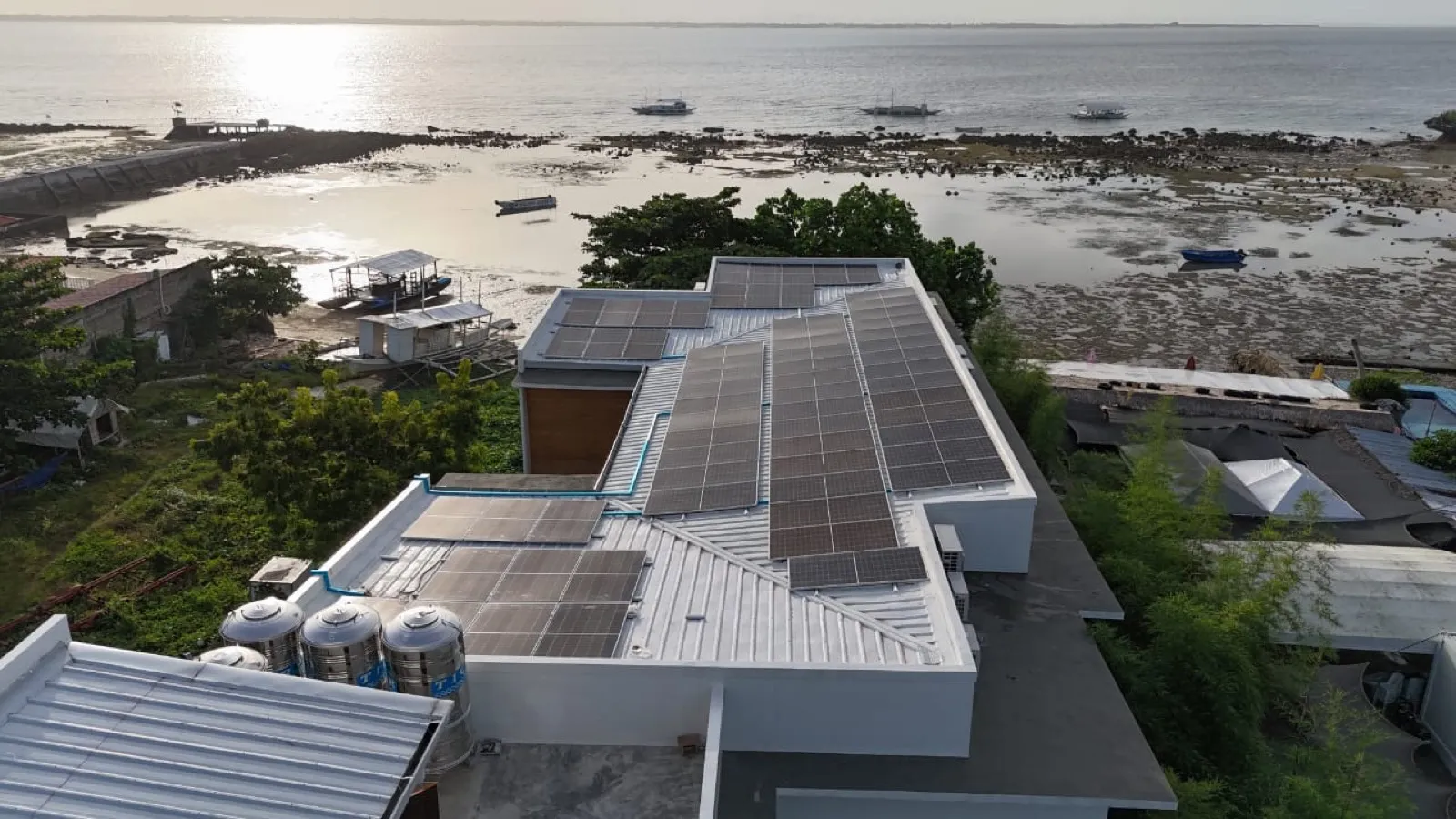 35.2 kW solar + 40 kWh storage with Deye inverters