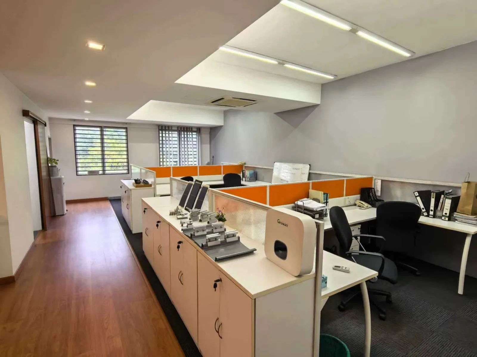 SUNKET open-plan office