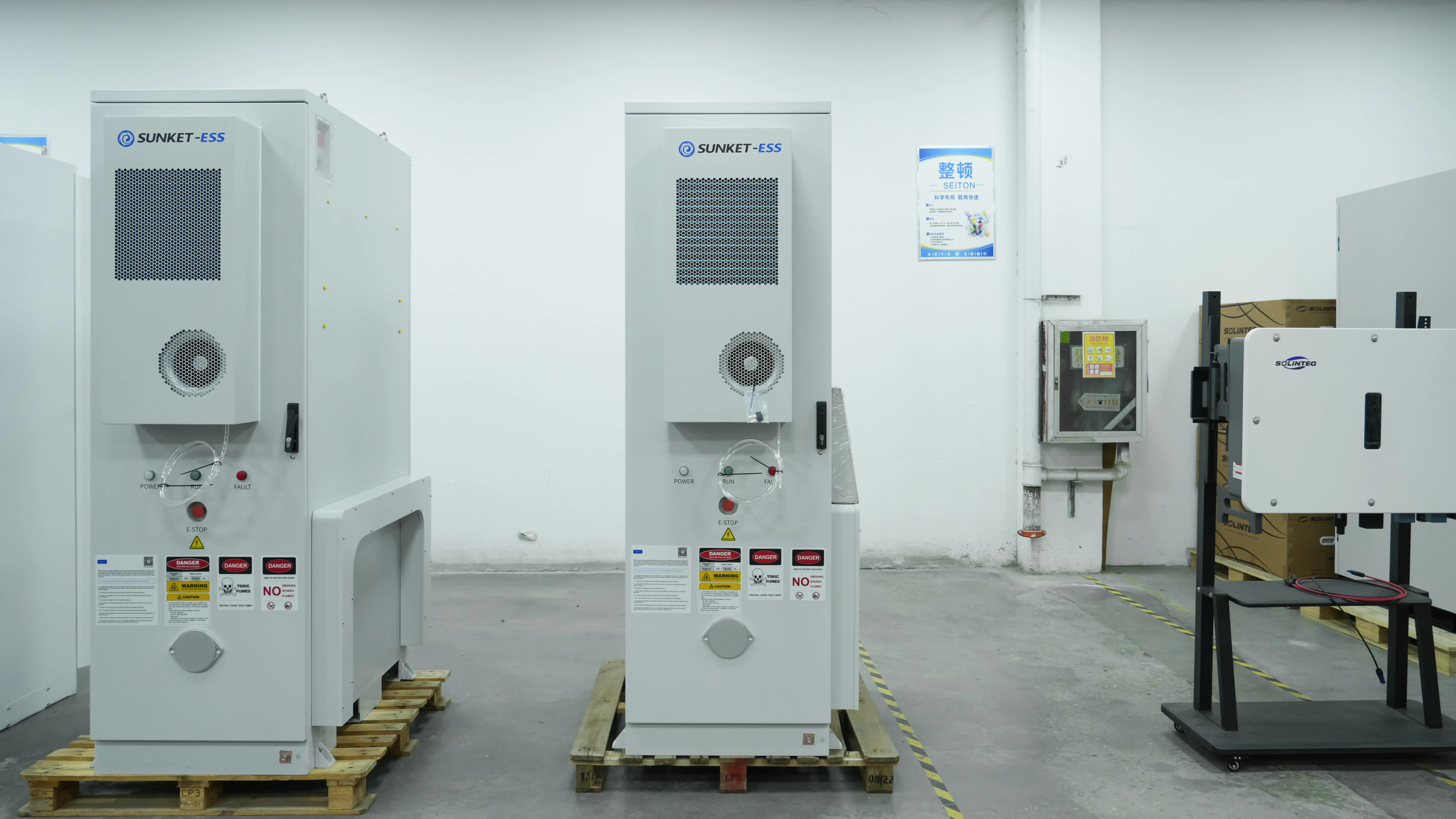 SUNKET SKTESS112 energy storage cabinet — on-site photo