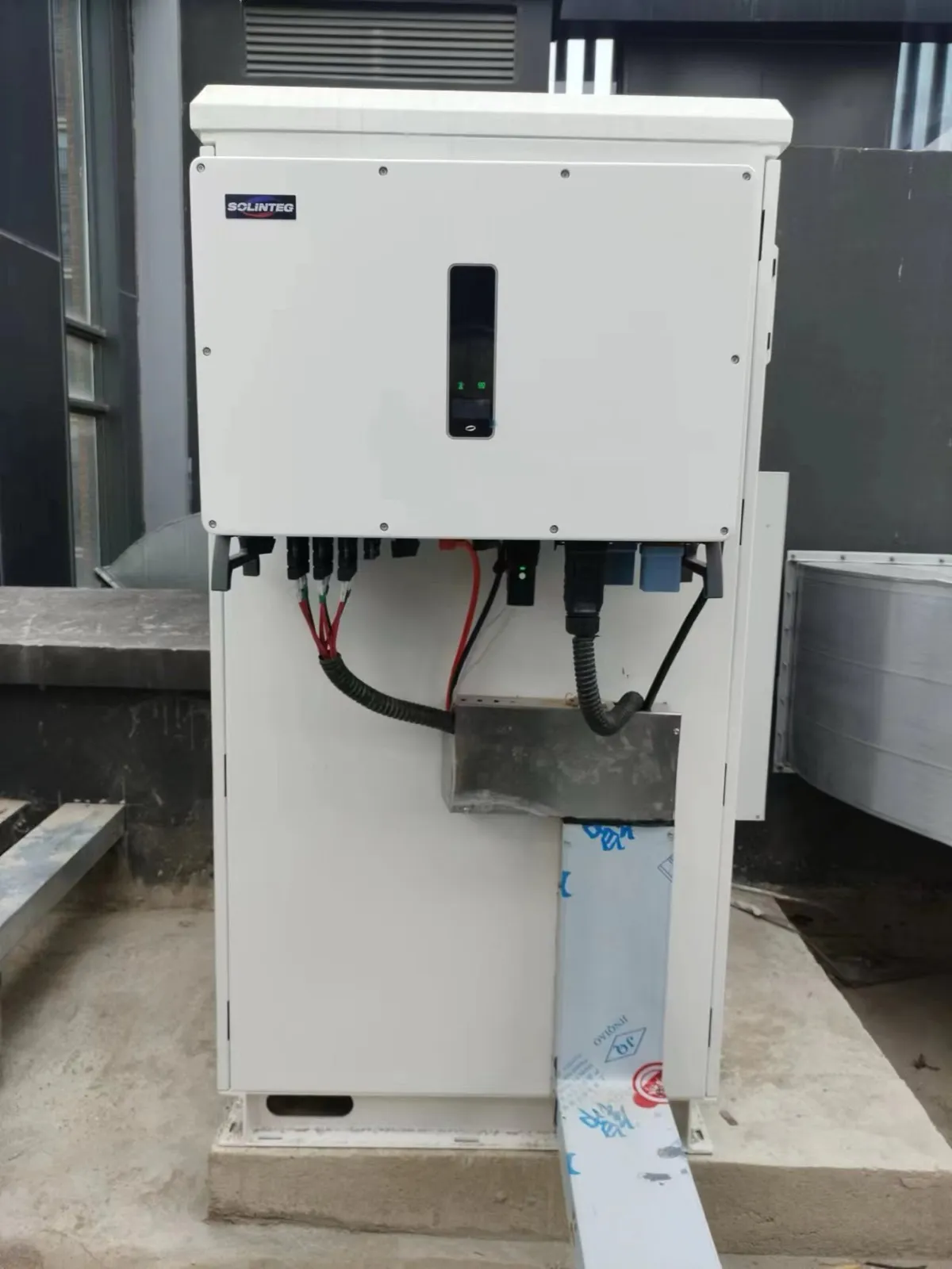 Rooftop commercial energy storage
