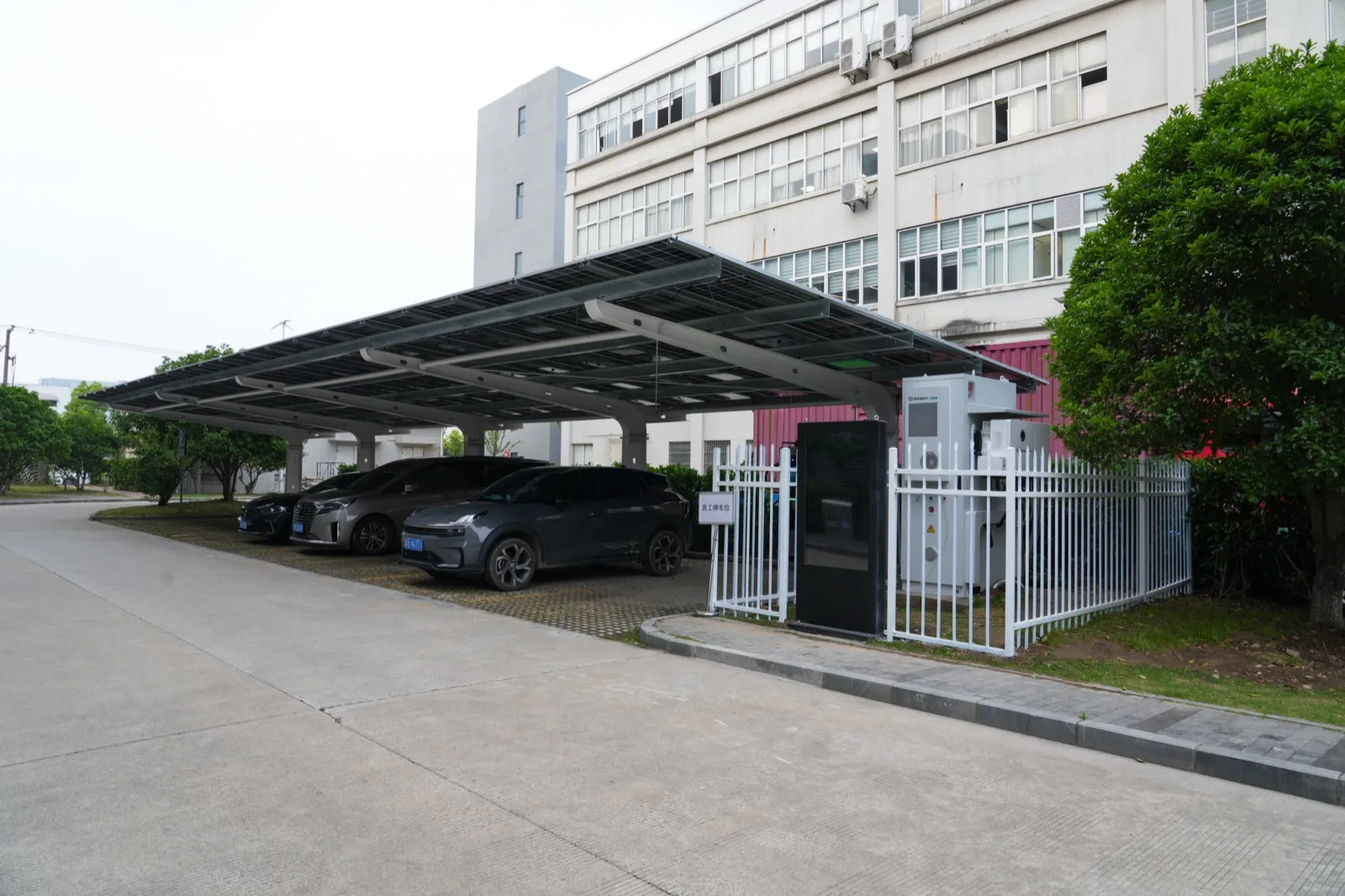 SKTESS112 — 112 kWh commercial storage with 50 kW inverter
