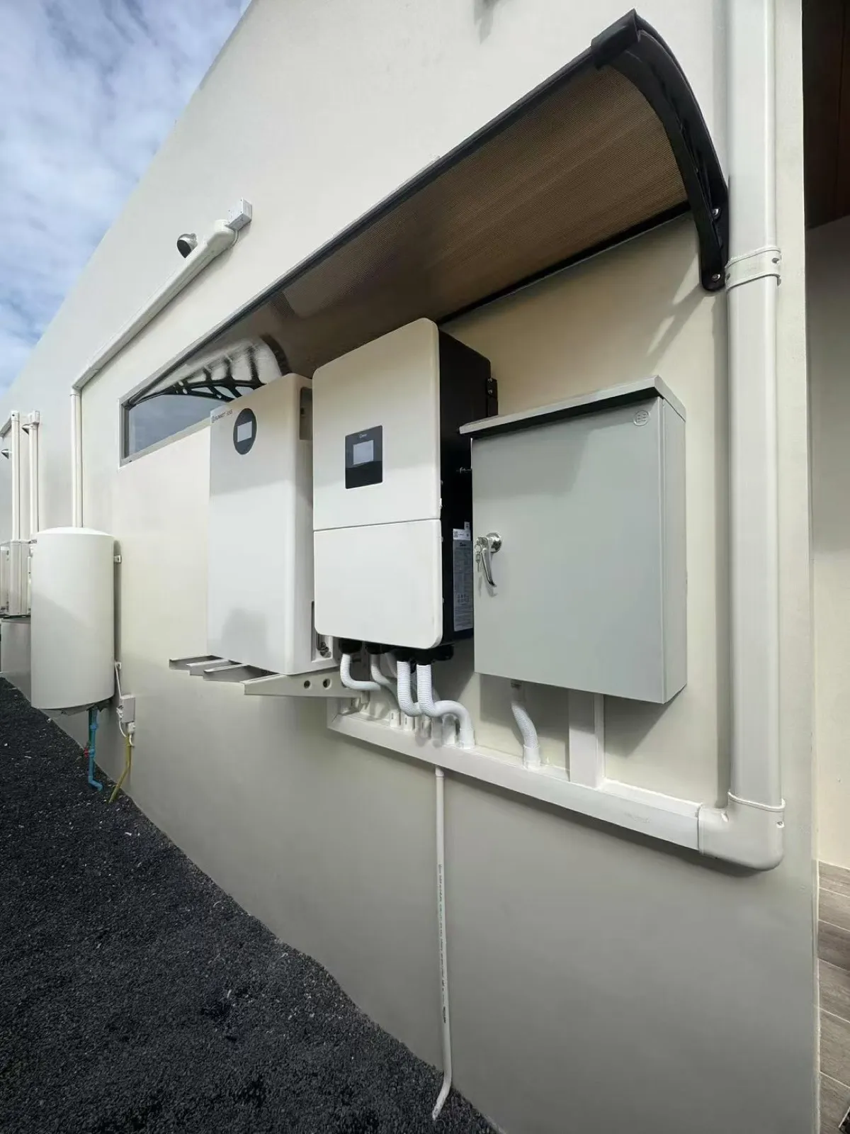 Home storage with a 15 kW Deye inverter