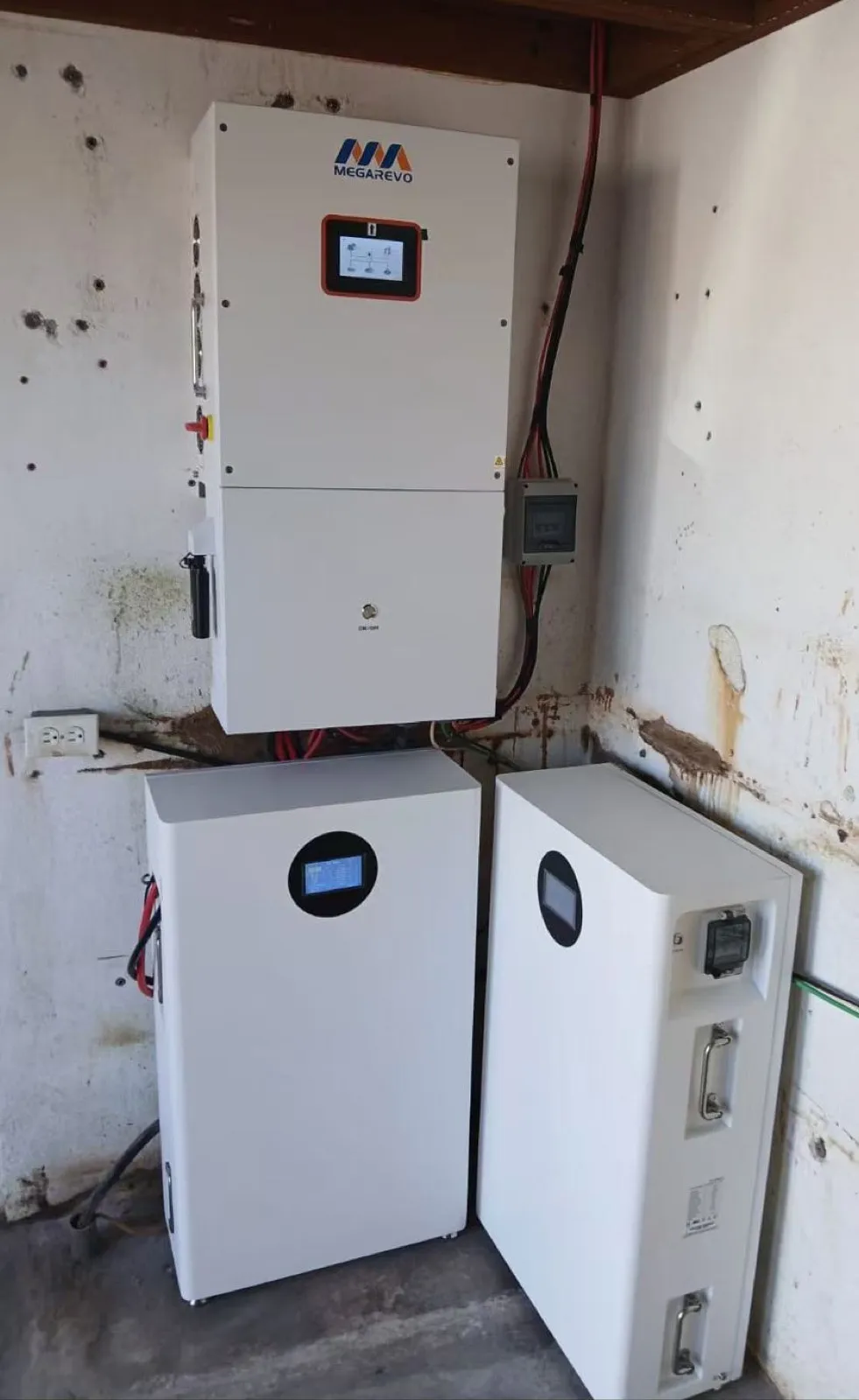 Residential battery with hybrid inverter