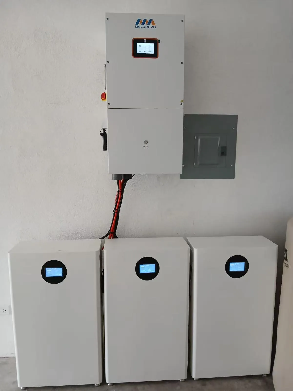 Residential battery with hybrid inverter